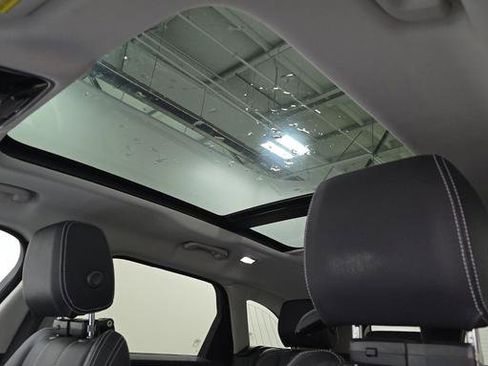 Used 2023 Land Rover Range Rover Velar S image 10