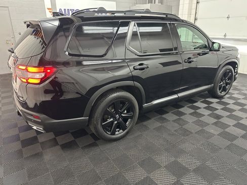 Used 2025 Honda Pilot Black Edition image 11