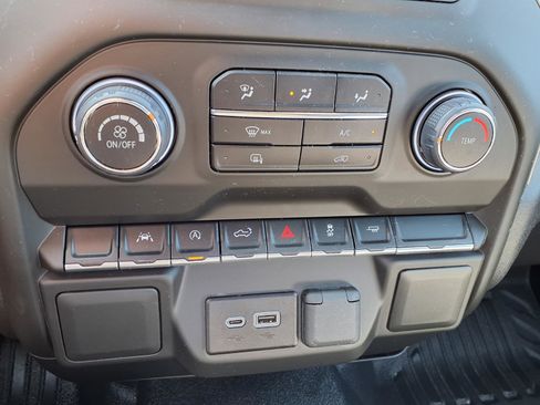 Used 2025 Chevrolet Silverado 1500 W/T image 5