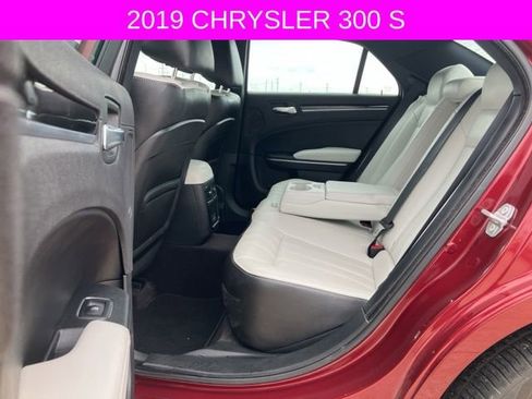 Used 2019 Chrysler 300 S w/ Safetytec Plus Group image 17