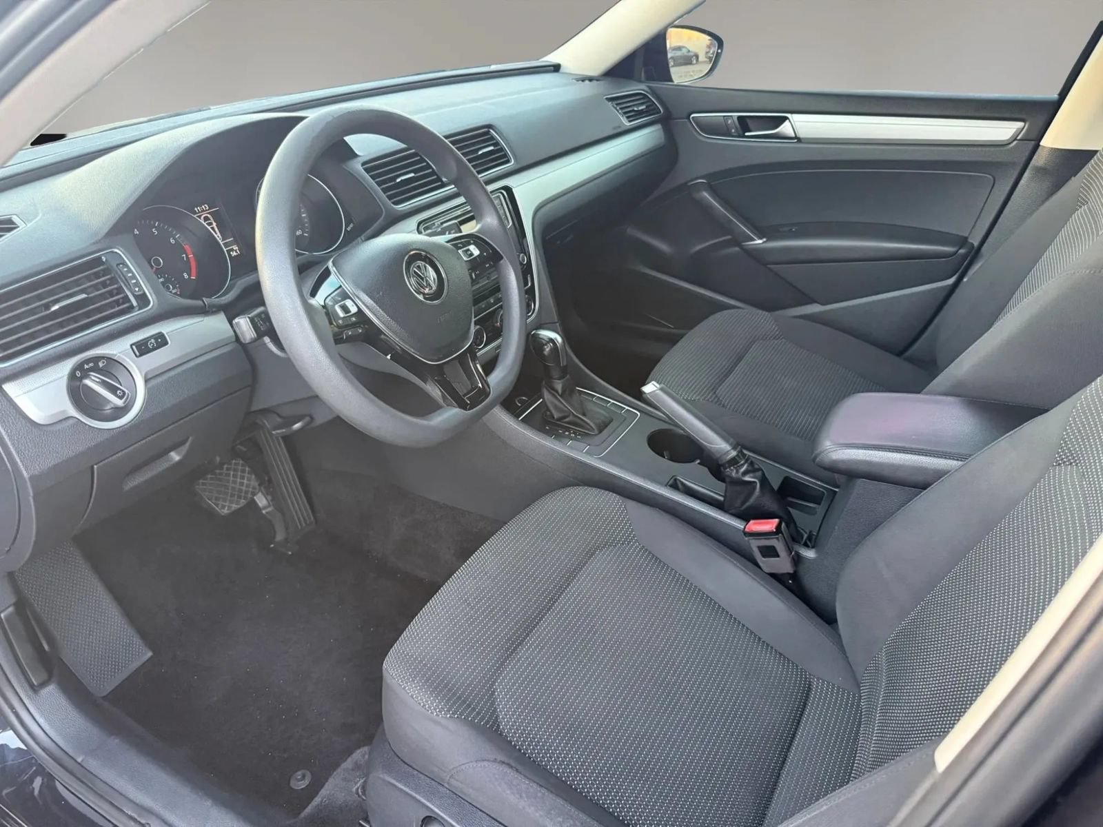 Used 2018 Volkswagen Passat 2.0T S FWD image 10