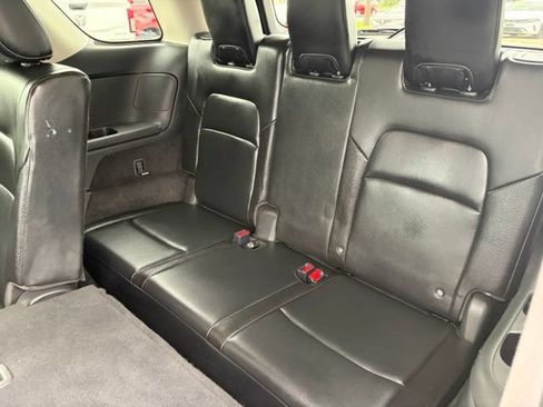 Used 2022 Nissan Pathfinder SL AWD/4WD image 32