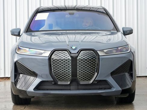 Used 2024 BMW iX xDrive50 w/ Sport Package image 7