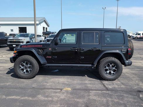 Used 2018 Jeep Wrangler Unlimited Rubicon AWD/4WD image 2