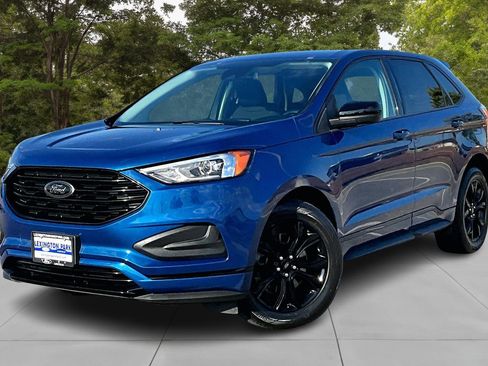 Certified 2022 Ford Edge SE w/ Black Appearance Package image 3