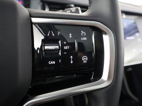 Used 2025 Land Rover Discovery Sport S image 36