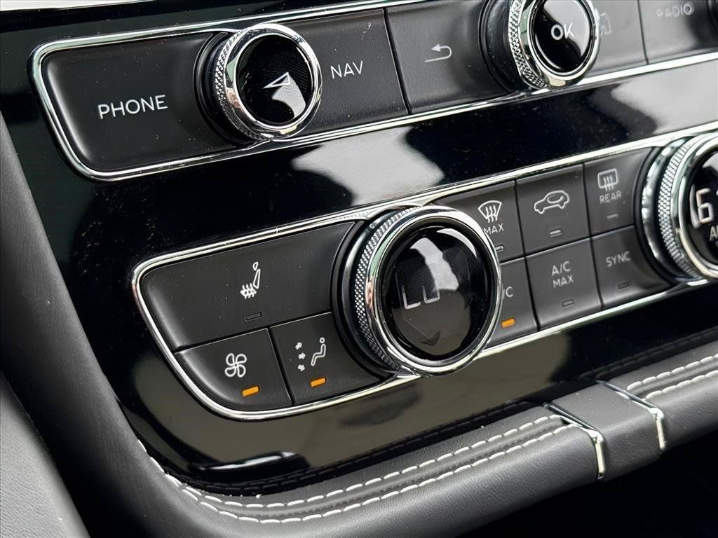Used 2023 Bentley Bentayga AWD/4WD image 24