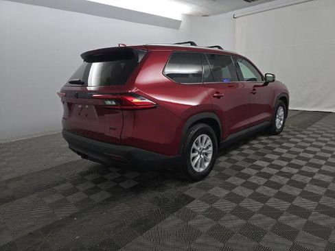 Used 2024 Toyota Grand Highlander XLE AWD/4WD image 4