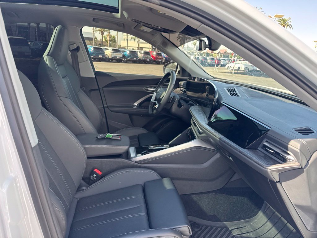 Used 2025 Audi Q5 Premium Plus w/ Premium Plus AWD/4WD image 9