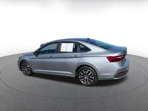 Used 2025 Volkswagen Jetta SE image 11