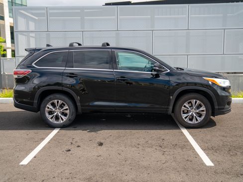 Used 2014 Toyota Highlander Plus FWD image 8