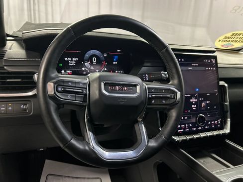 Used 2025 GMC Acadia Elevation FWD image 15
