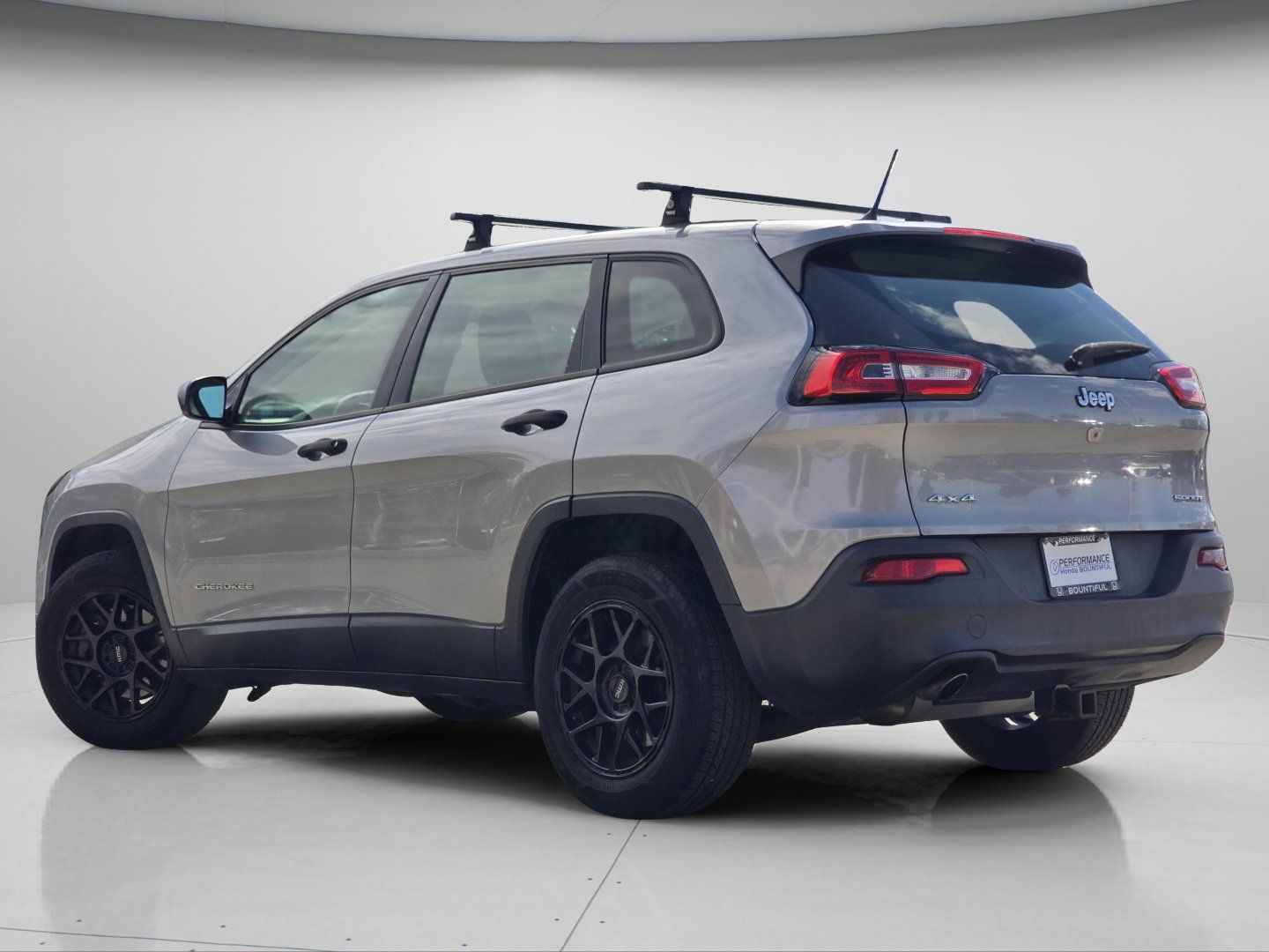 Used 2015 Jeep Cherokee Sport w/ Cold Weather Group AWD/4WD image 19