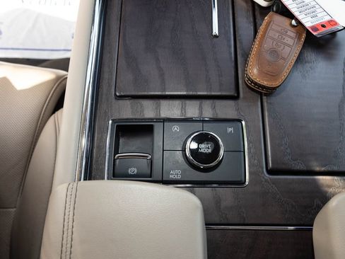 Used 2024 Lincoln Navigator L Reserve AWD/4WD image 36