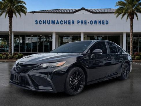 Used 2022 Toyota Camry SE w/ Convenience Package FWD image 3