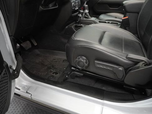 Used 2023 Jeep Wrangler Unlimited Sahara w/ Cold Weather Group image 43