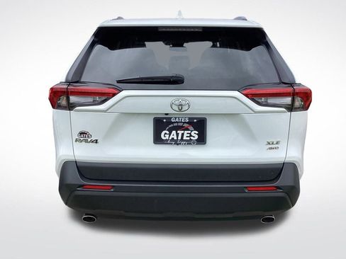 Used 2022 Toyota RAV4 XLE image 9