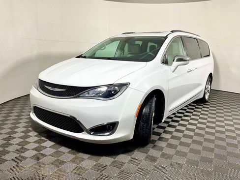 Used 2020 Chrysler Pacifica Limited FWD image 2