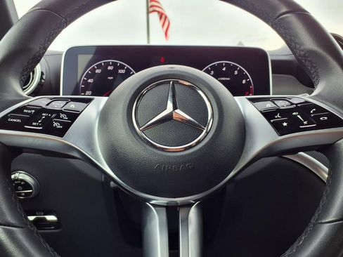 Used 2024 Mercedes-Benz GLC 300 image 14