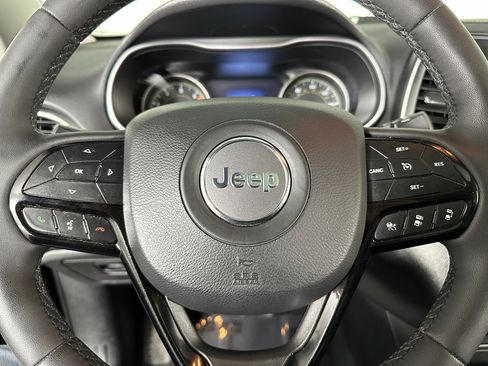 Used 2023 Jeep Cherokee Altitude Lux w/ Lux Elite Package image 3