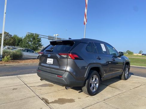 Used 2022 Toyota RAV4 LE AWD/4WD image 11