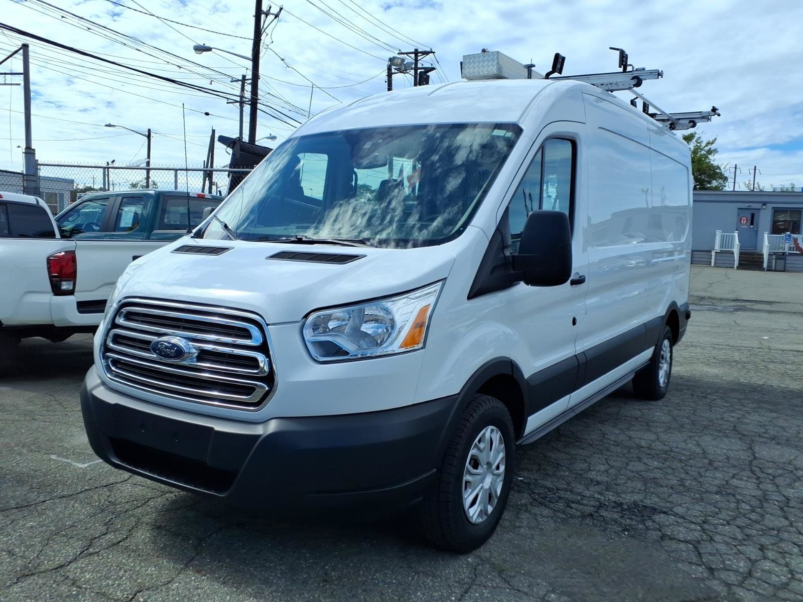 Used 2019 Ford Transit 250 148 Medium Roof w/ Exterior Upgrade Package RWD image 3