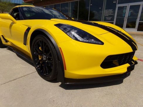 Used 2015 Chevrolet Corvette Z06 w/ 3LZ Preferred Equipment Group image 3