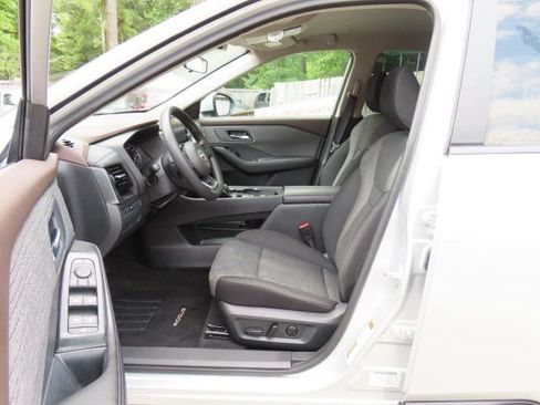 Used 2022 Nissan Rogue SV FWD image 19