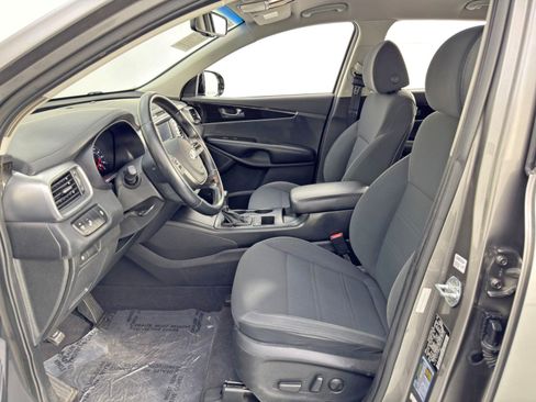 Used 2019 Kia Sorento LX w/ LX Convenience Package image 15