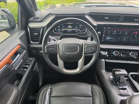 Used 2022 GMC Sierra 1500 Denali AWD/4WD image 9