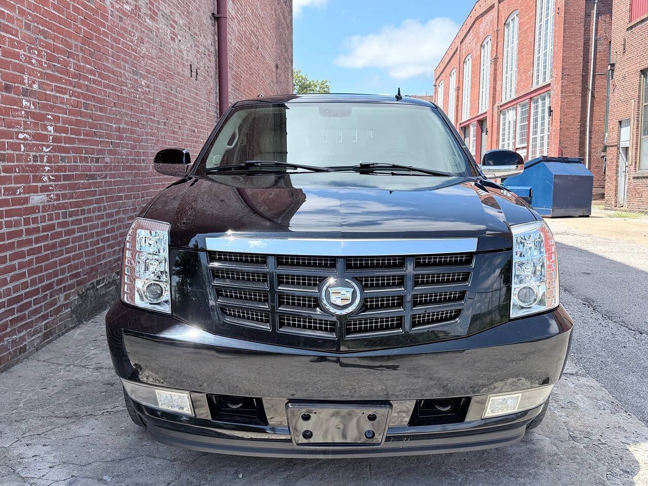 Used 2007 Cadillac Escalade AWD w/ Information Package image 4
