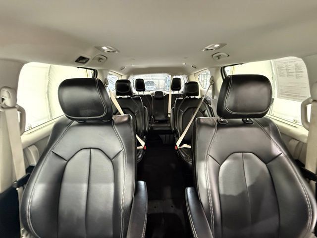 Used 2024 Chrysler Pacifica Touring-L AWD/4WD image 34