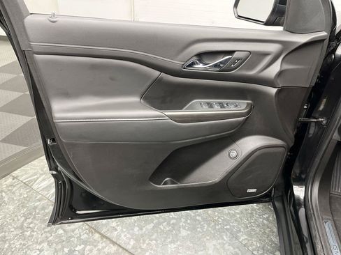 Certified 2023 GMC Acadia SLT AWD/4WD image 8
