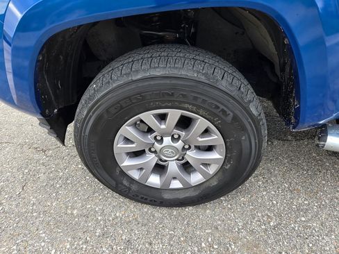 Used 2017 Toyota Tacoma SR5 w/ Tow Package image 10