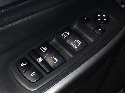 Used 2021 Jeep Cherokee Limited image 27