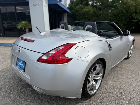Used 2010 Nissan 370Z Touring w/ Sport Pkg RWD image 11