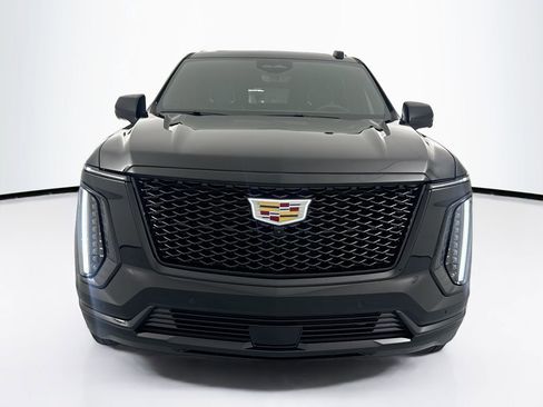 Used 2025 Cadillac Escalade ESV Sport image 2
