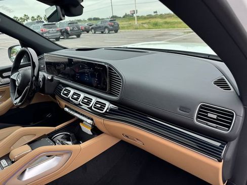 New 2025 Mercedes-Benz GLS 580 4MATIC image 38