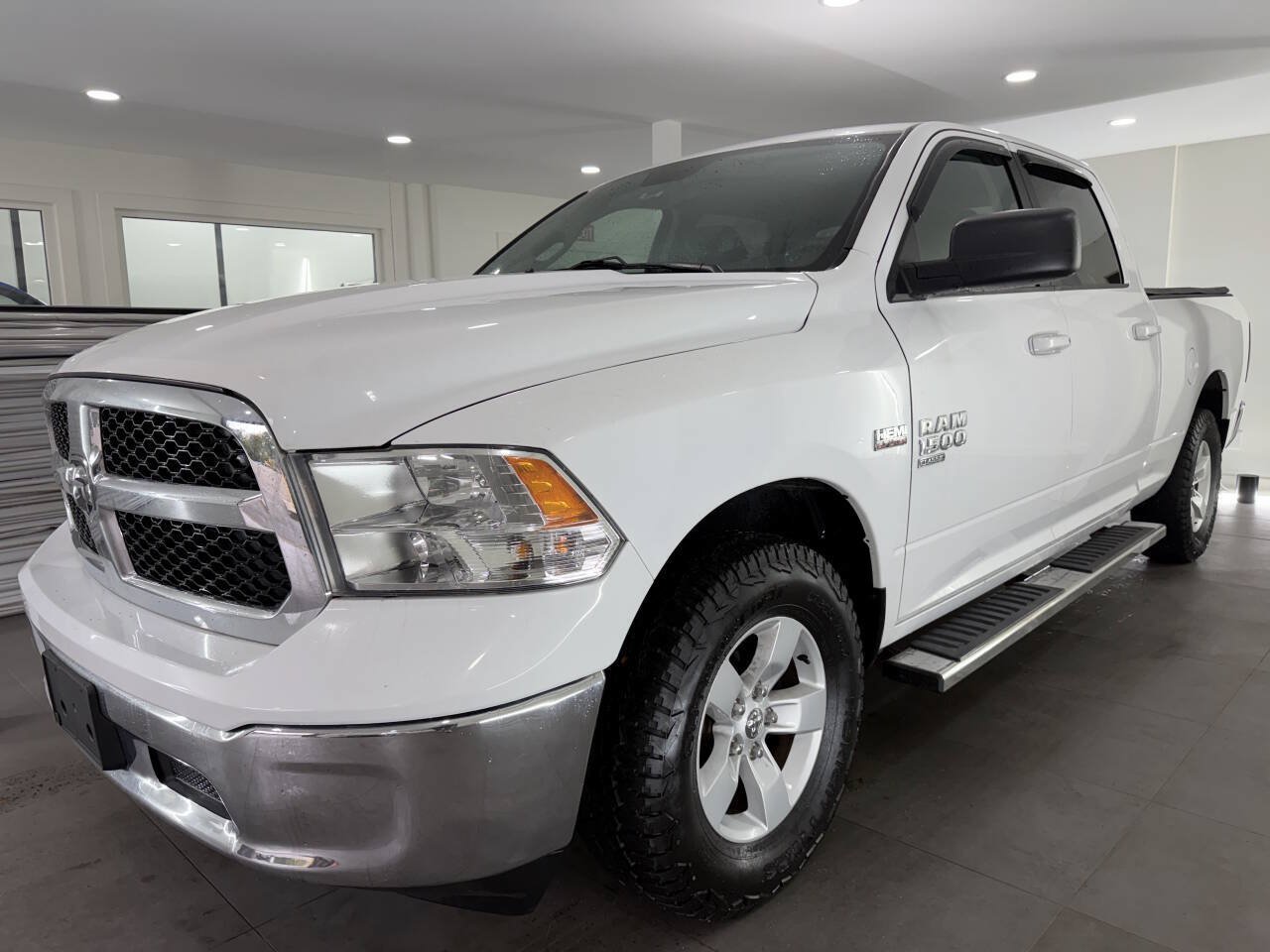Used 2021 RAM 1500 Classic SLT AWD/4WD image 1