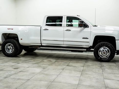 Used 2019 Chevrolet Silverado 3500 High Country w/ Duramax Plus Package image 8