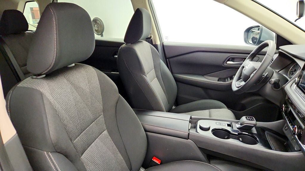 Used 2026 Nissan Rogue SV w/ Cold Weather Package AWD/4WD image 22