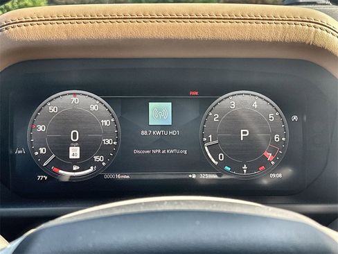 Used 2025 Land Rover Defender 130 S image 22