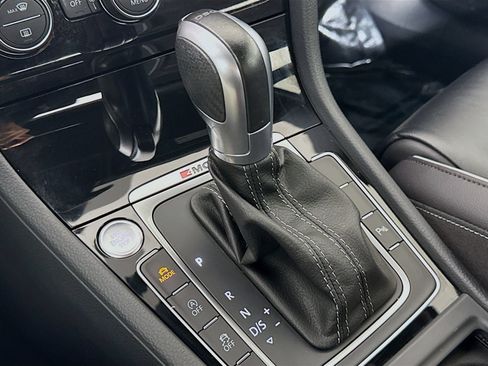 Used 2019 Volkswagen Golf R 4-Door AWD/4WD image 19