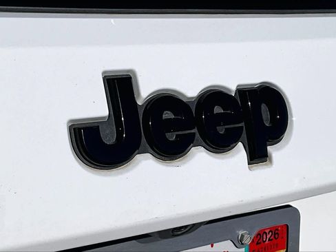 Used 2021 Jeep Grand Cherokee Laredo X image 30