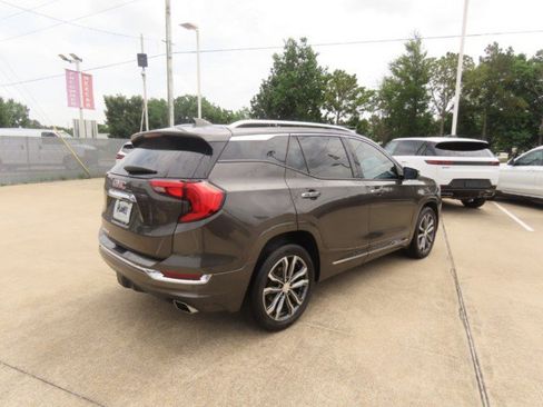 Used 2019 GMC Terrain Denali w/ Advanced Safety Package FWD image 9