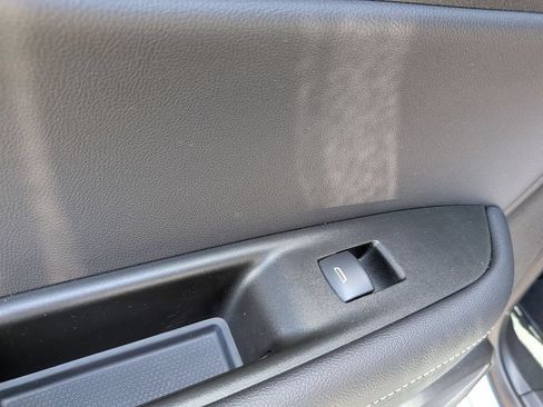 Used 2025 Chevrolet Blazer LT FWD image 27