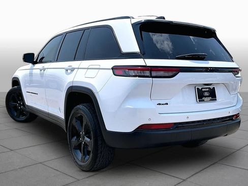 Used 2023 Jeep Grand Cherokee Altitude AWD/4WD image 12