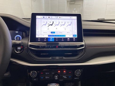 New 2026 Jeep Compass Trailhawk w/ Sun, Sound & Navigation Group AWD/4WD image 10