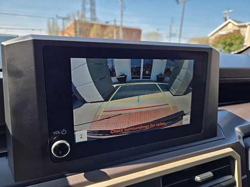 Used 2024 Toyota Tacoma TRD Off-Road image 33