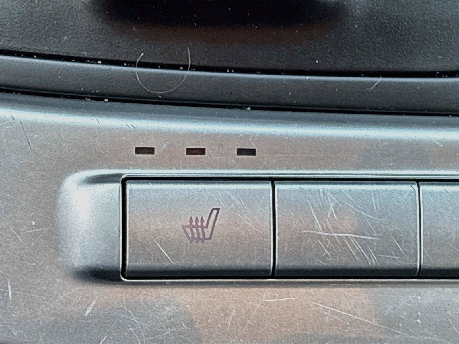 Used 2025 Kia Carnival FWD image 20